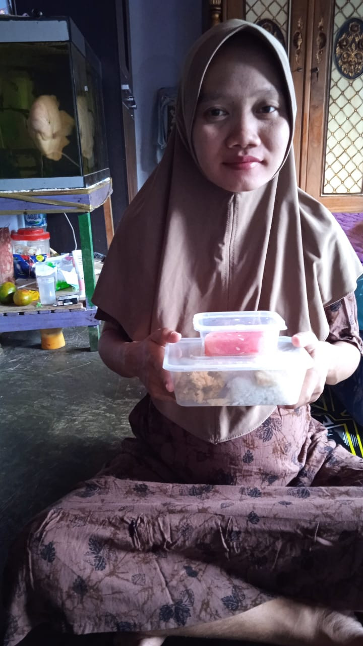 Pemberian PMT lokal pada bumil ke 67