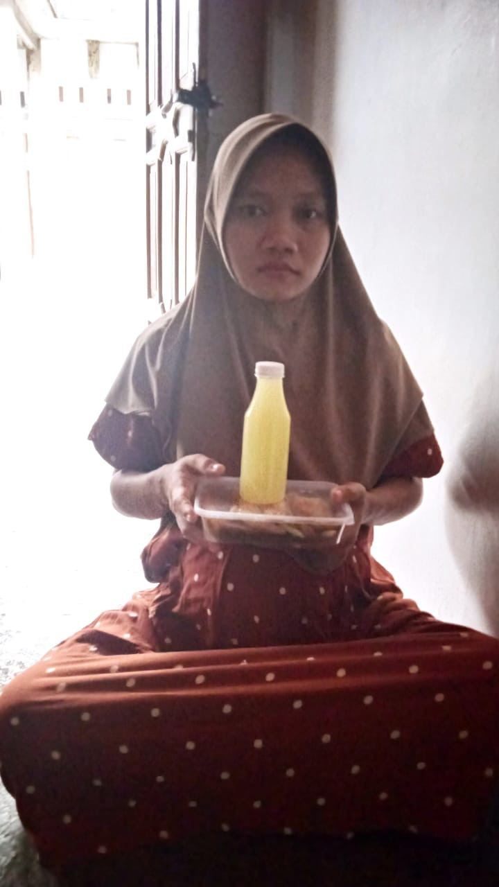 Pemberian PMT lokal pada bumil ke 74