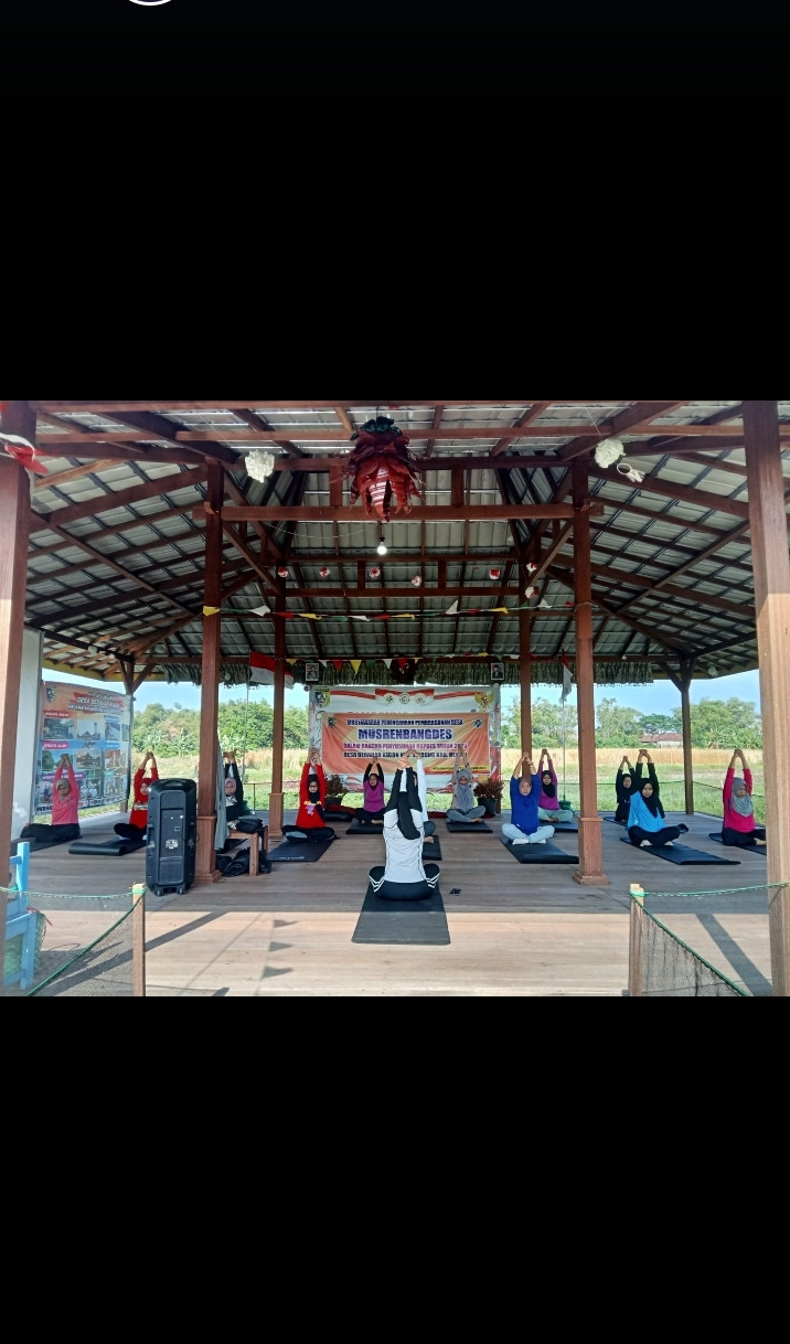 Senam yoga di Rowo Serman
