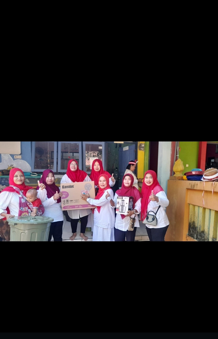 Penyerahan Hadiah utama jalan santai TK Kartika Sari