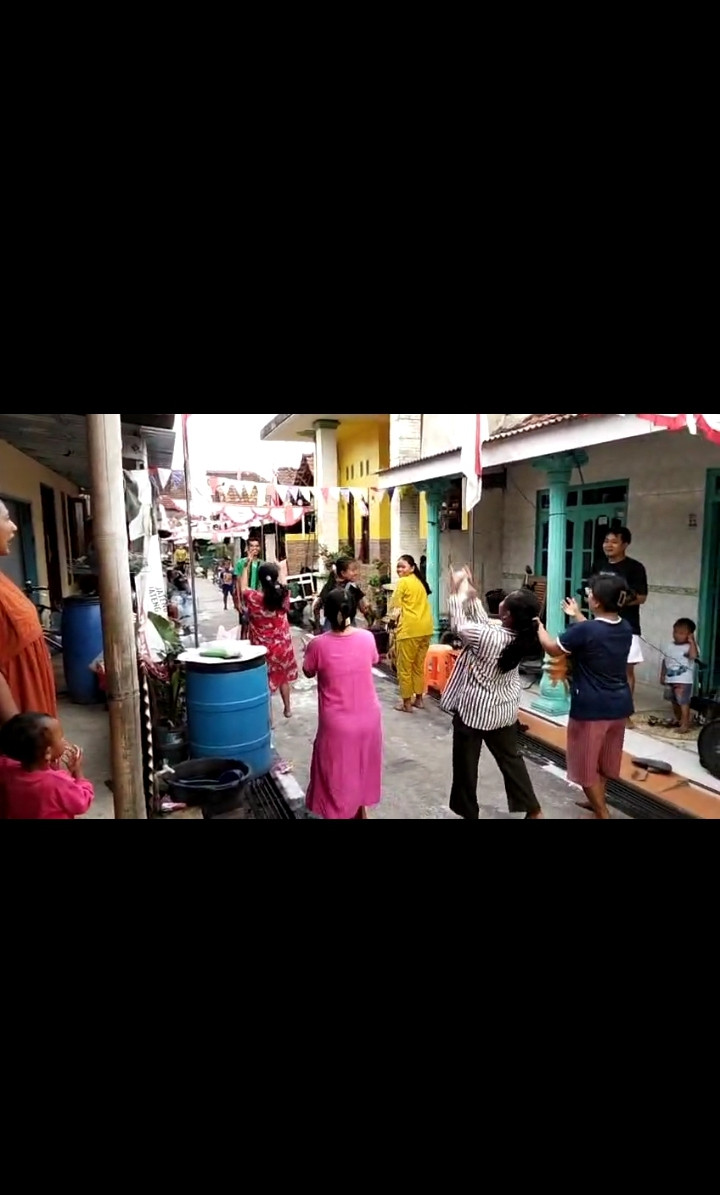 Lomba lempar air