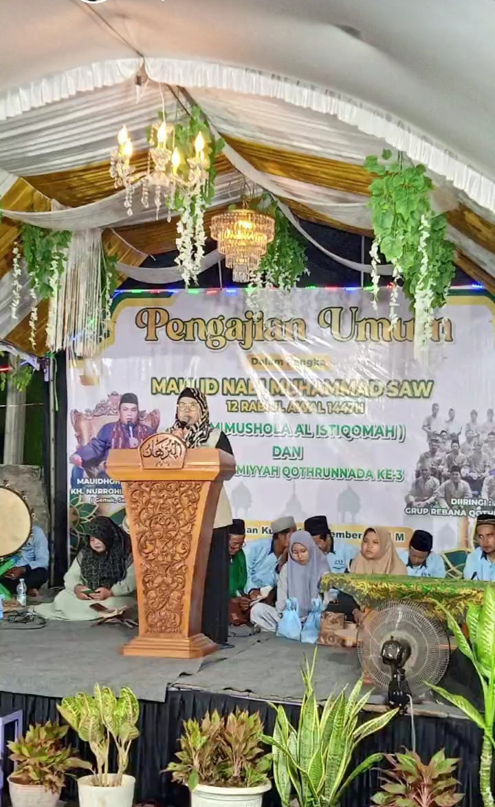 Pengajian umum dalam Rangka maulid nabi dan Harlah Jamiyyah qotrun nada ke - 3