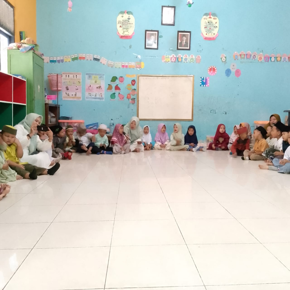 Berjanjen maulud nabi di TK Kartika Sari