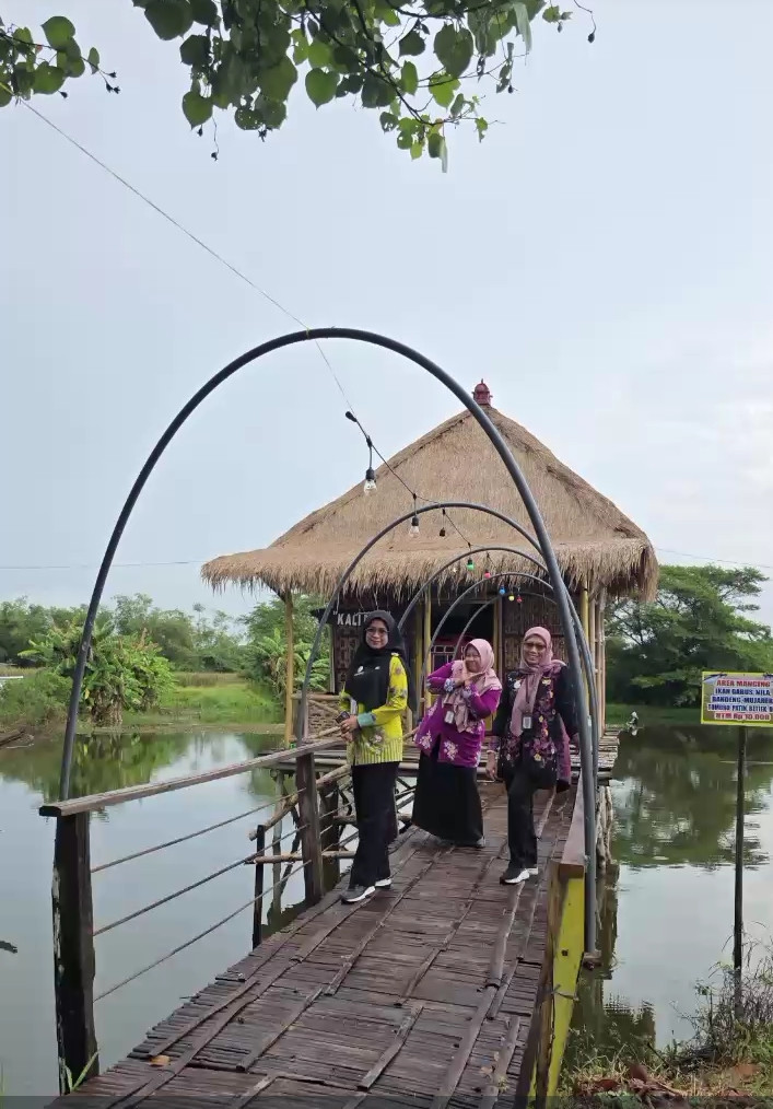 Kunjungan ibu sekdin dinas pariwisata