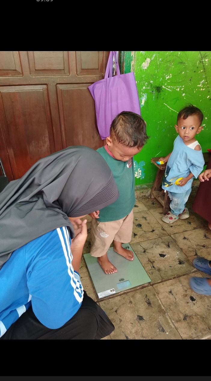 Kegiatan penimbangan balita