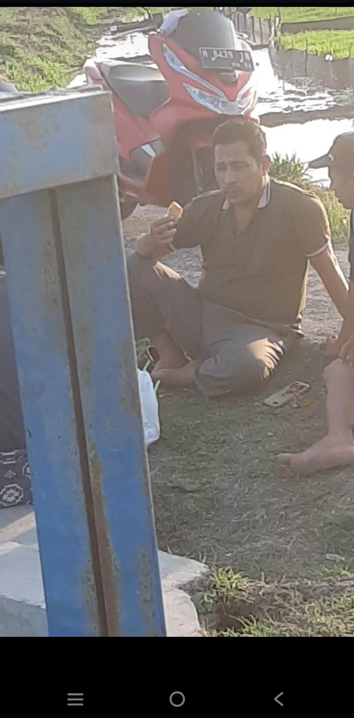 Mengurus perairan sawah
