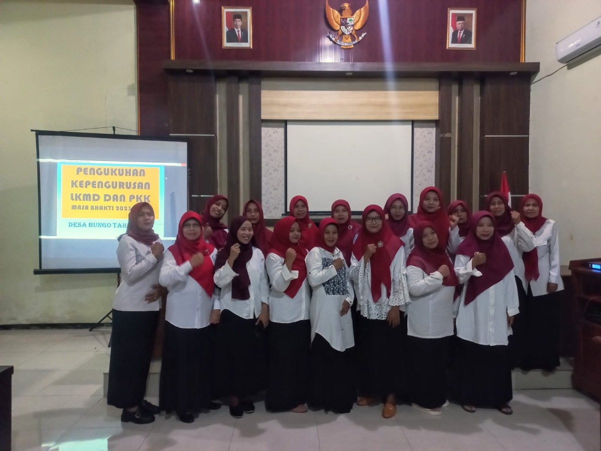 Acara pengukuhan dan penetapan pengurus PKK Desa Bungo
