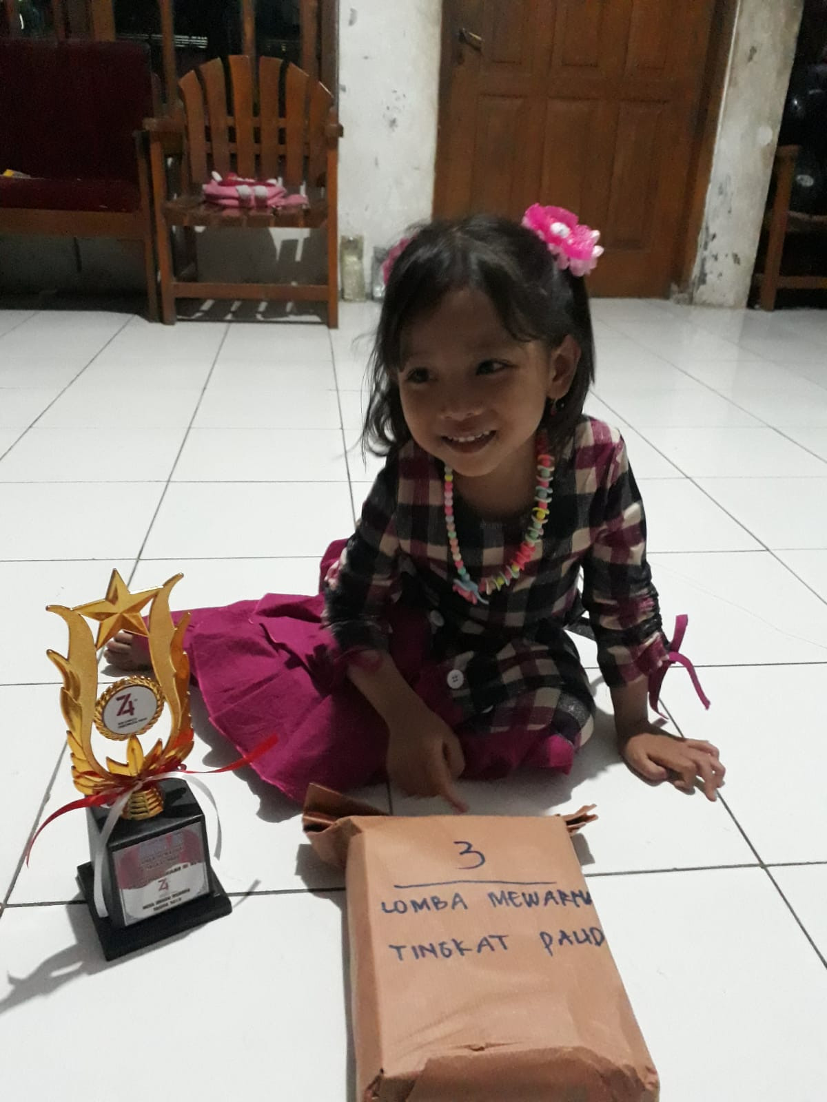 Juara 3 lomba mewarnai tingkat PAUD