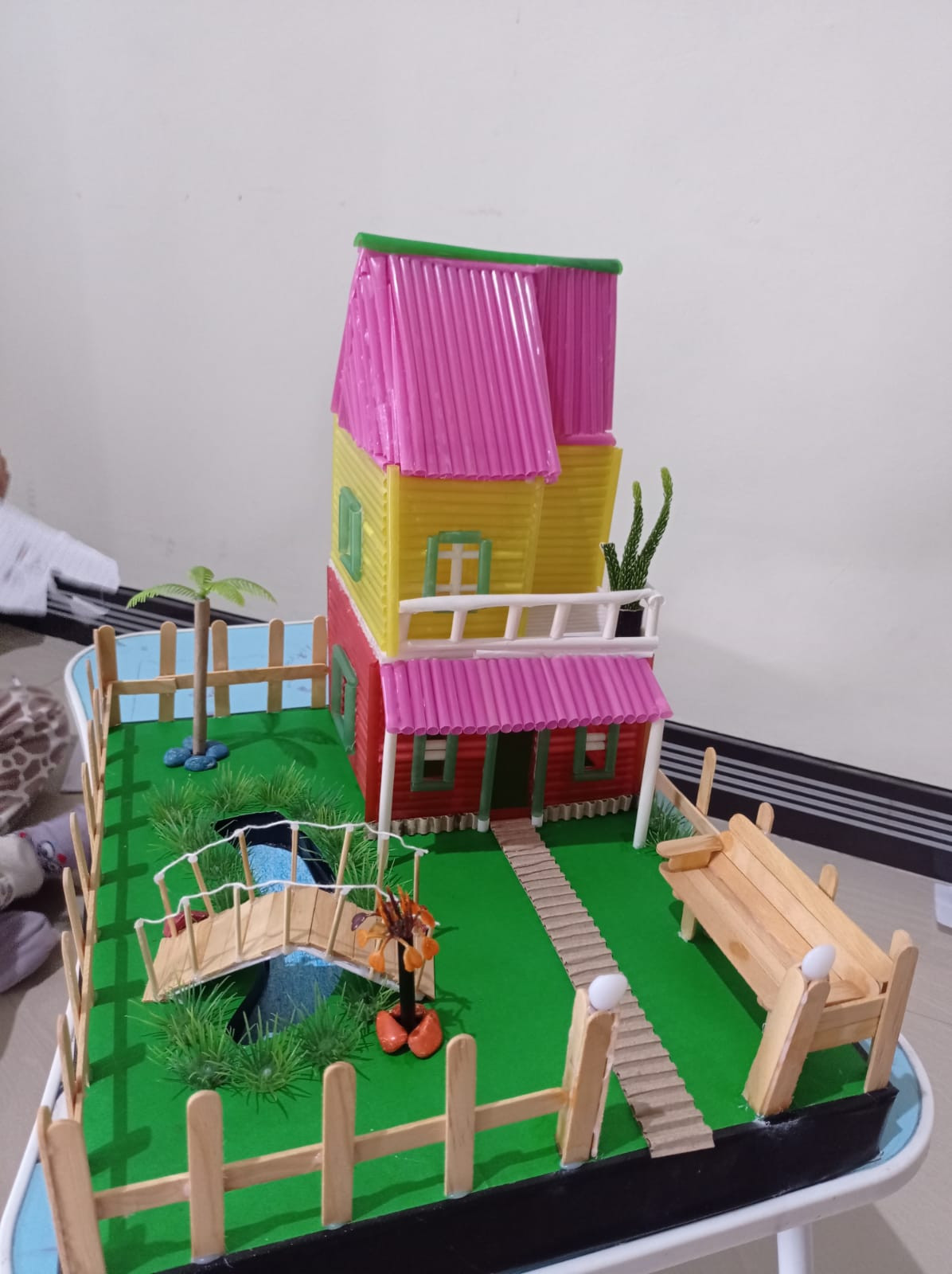 Hasil prakarya dari sedotan