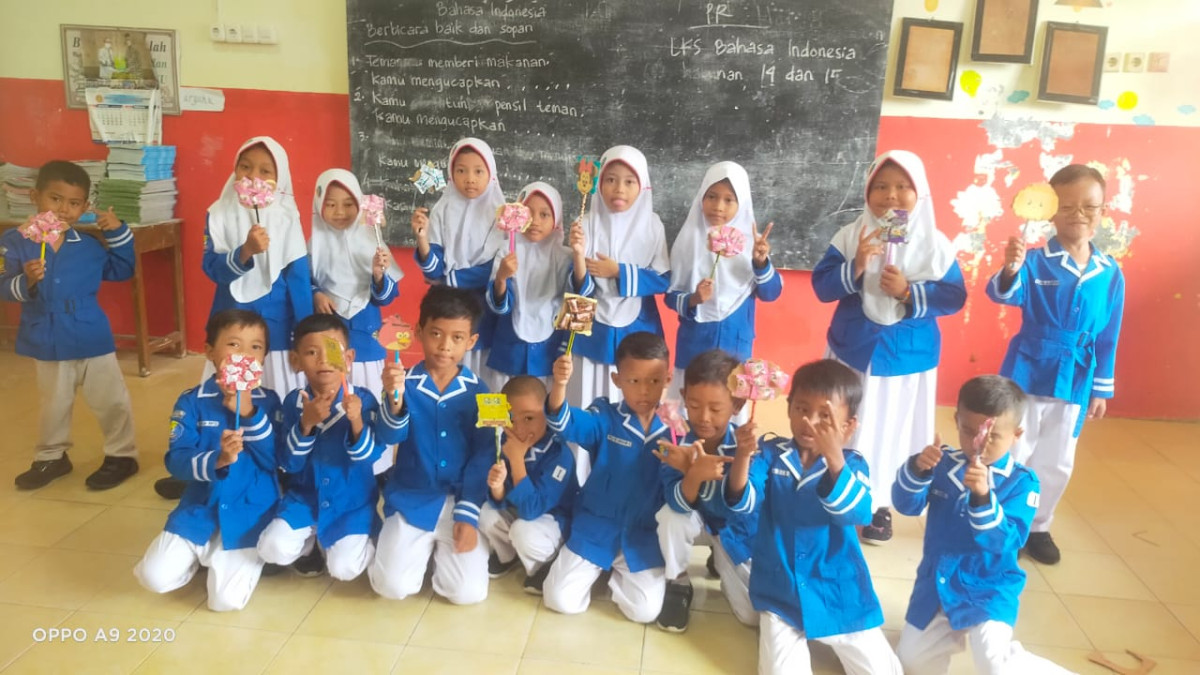 Hasil prakarya membuat buket mini dari permen