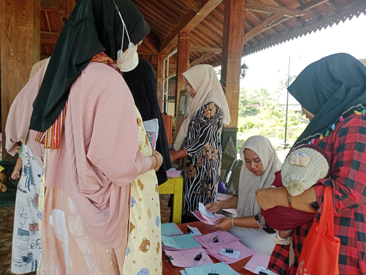 Kegiatan rutin posyandu Mawar Indah Desa Bungo