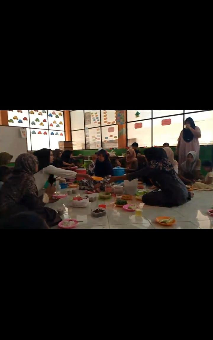 Makan Bersama Guru dan wali murid TK ROBIN