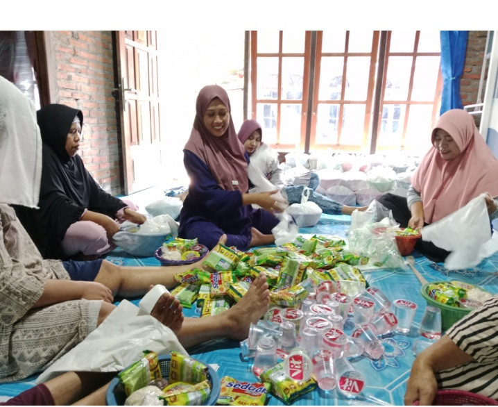Rewang pernikahan Nur