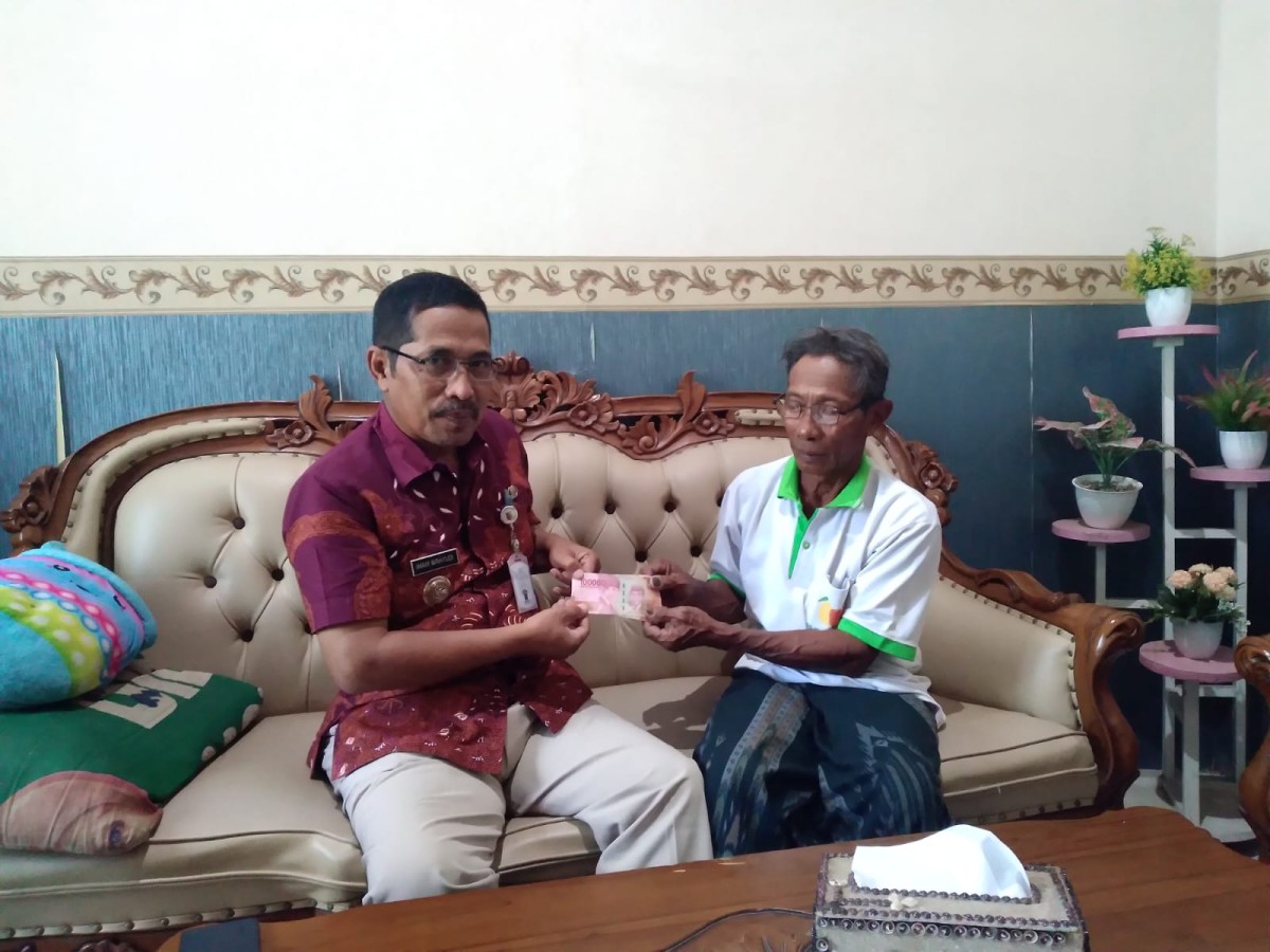 Pemberian Santunan Kematian ibu Nasripah