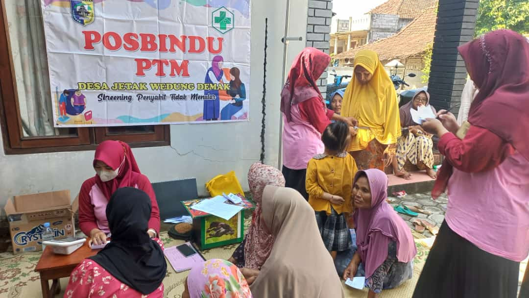 mengukur tekanan darah , lingkar perut lansia