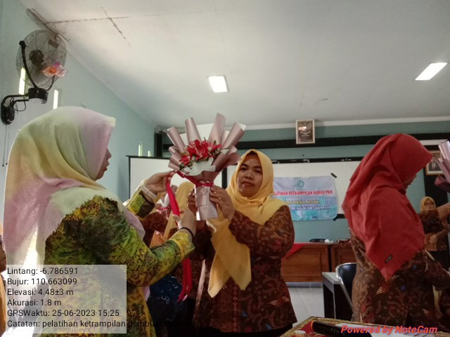 pelatihan ketrampilan pembuatan buket