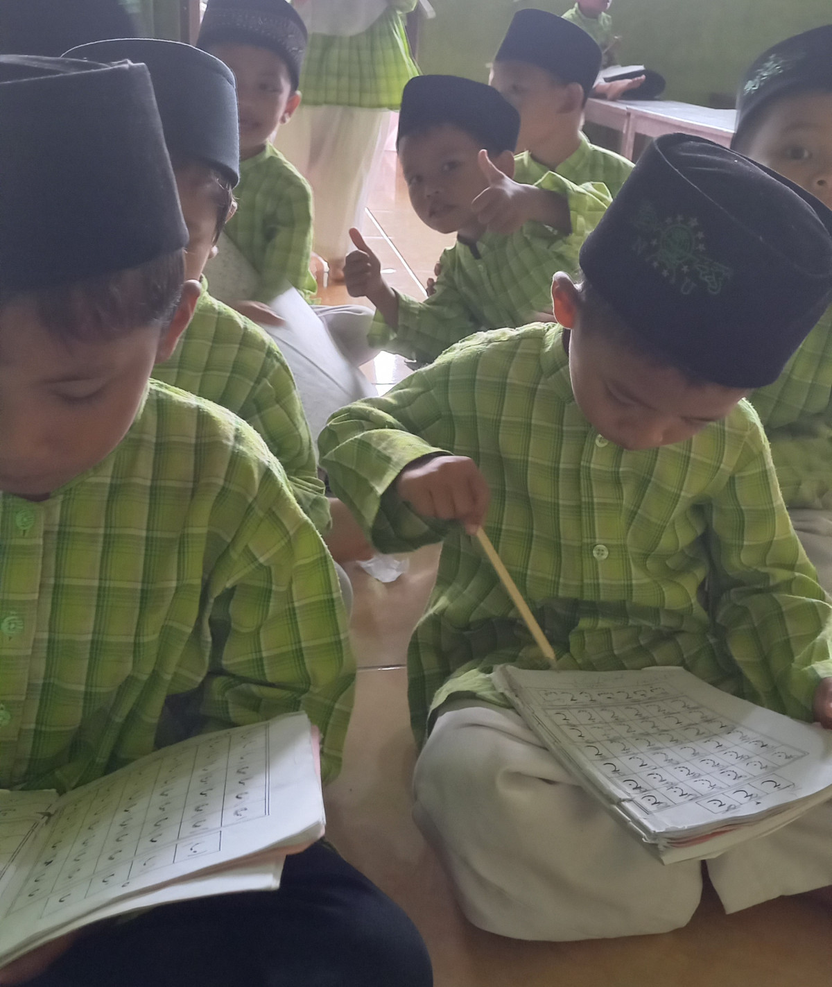 mengkaji dan belajar membaca qiroati