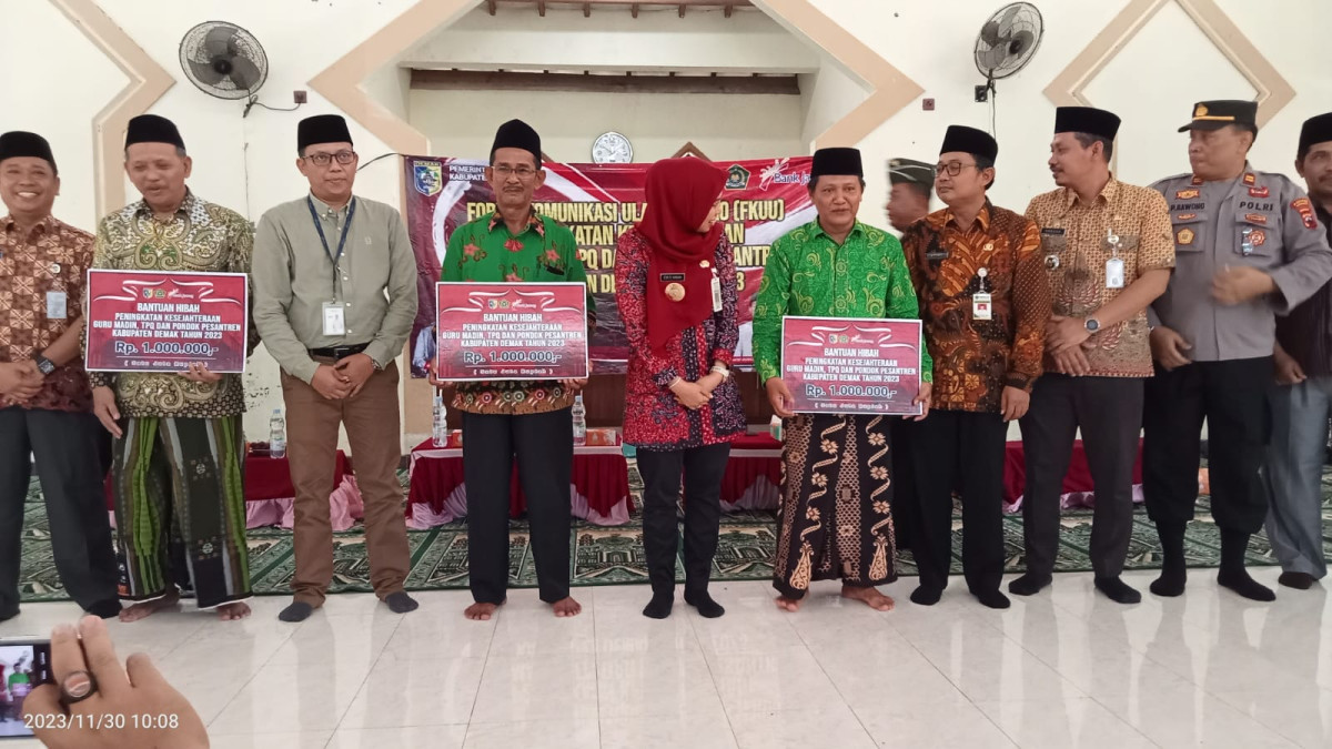 Bantuan kesejahteraan /pencairan insentif Bupati kepada guru TPQ ,MADIN