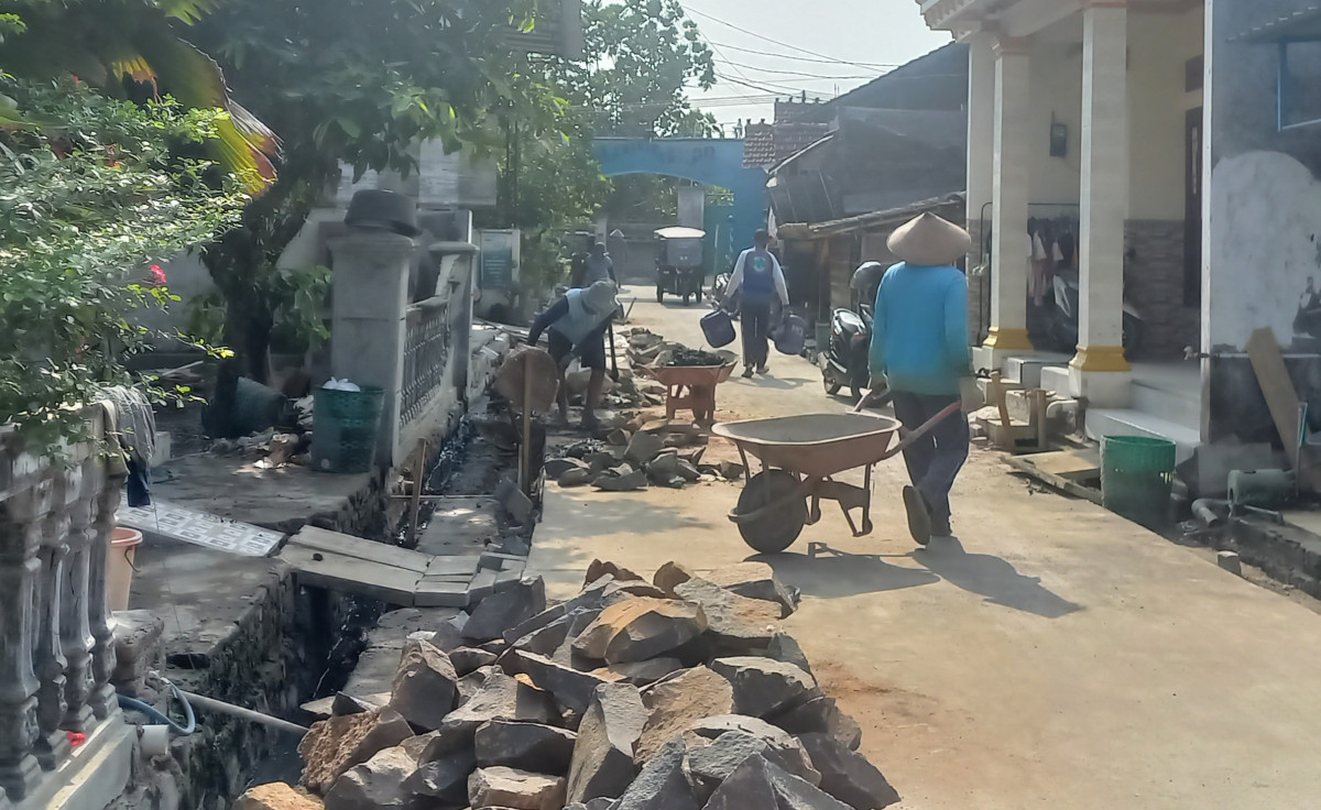 pembangunan jln Arrohman