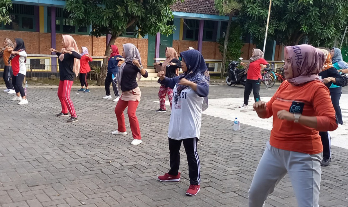 senam ibu2 pkk