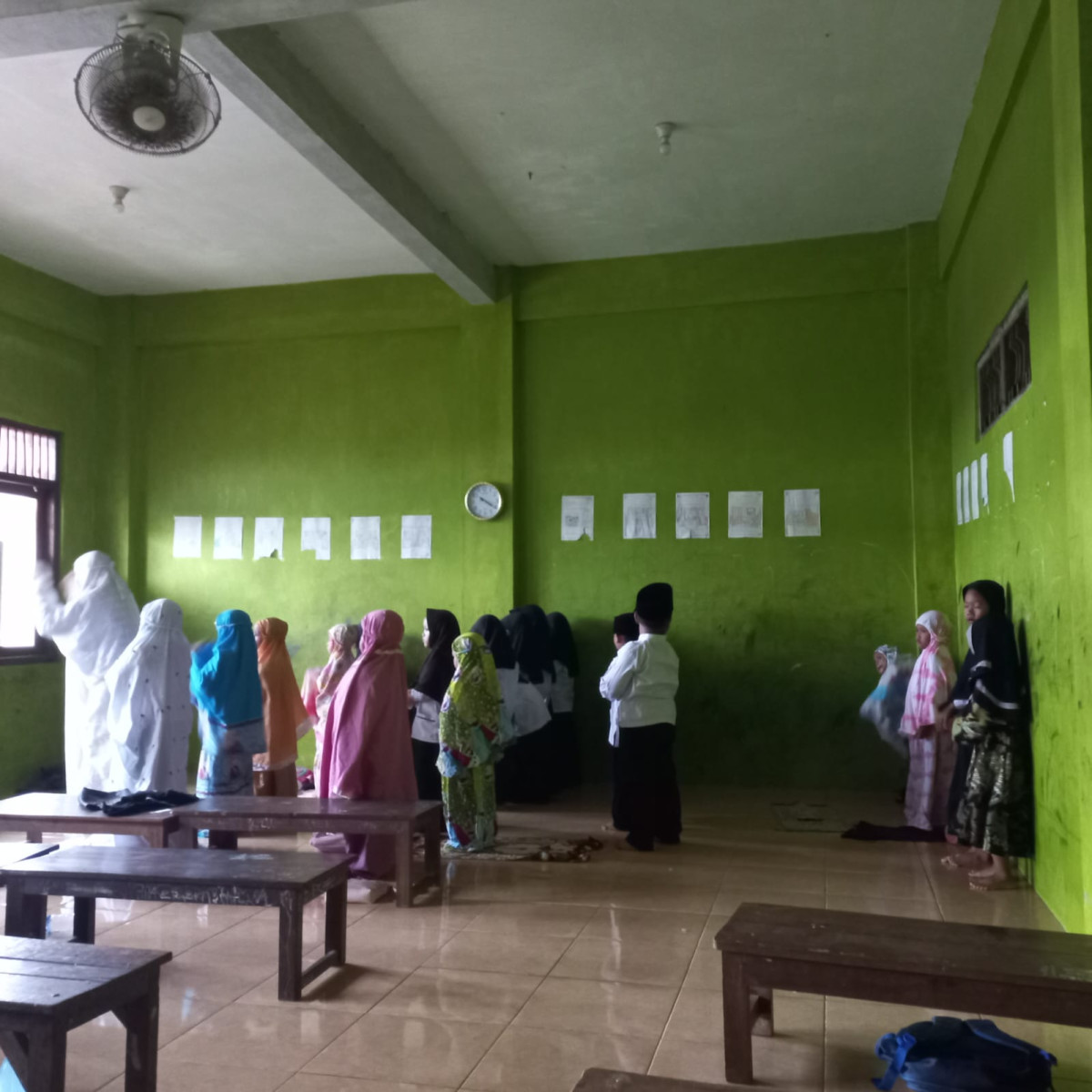 membiasakan anak2 sholat berjamaah