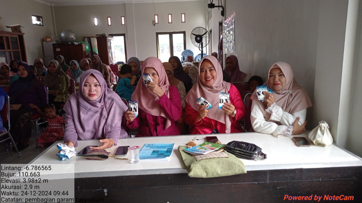 pembagian garam yodium ke ibu pkk desa jetak