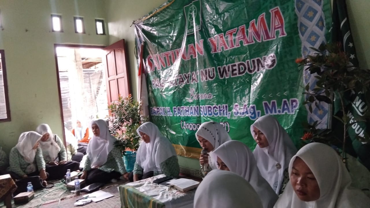 Santunan yatama pac fatayat NU wedung