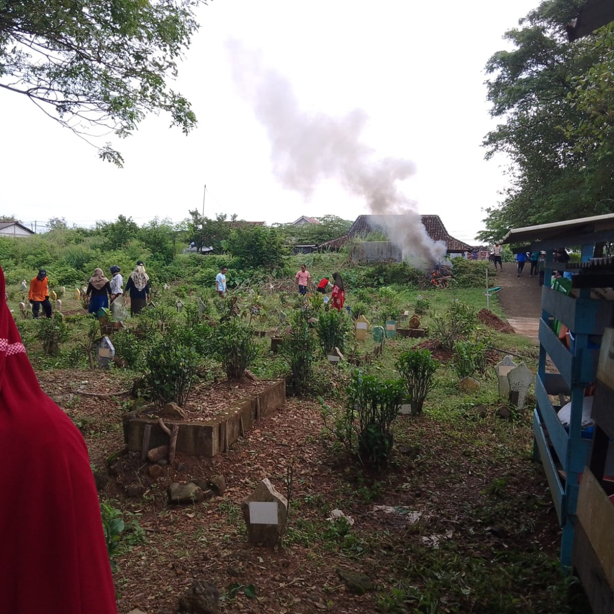 Kerja bakti resik2 makam
