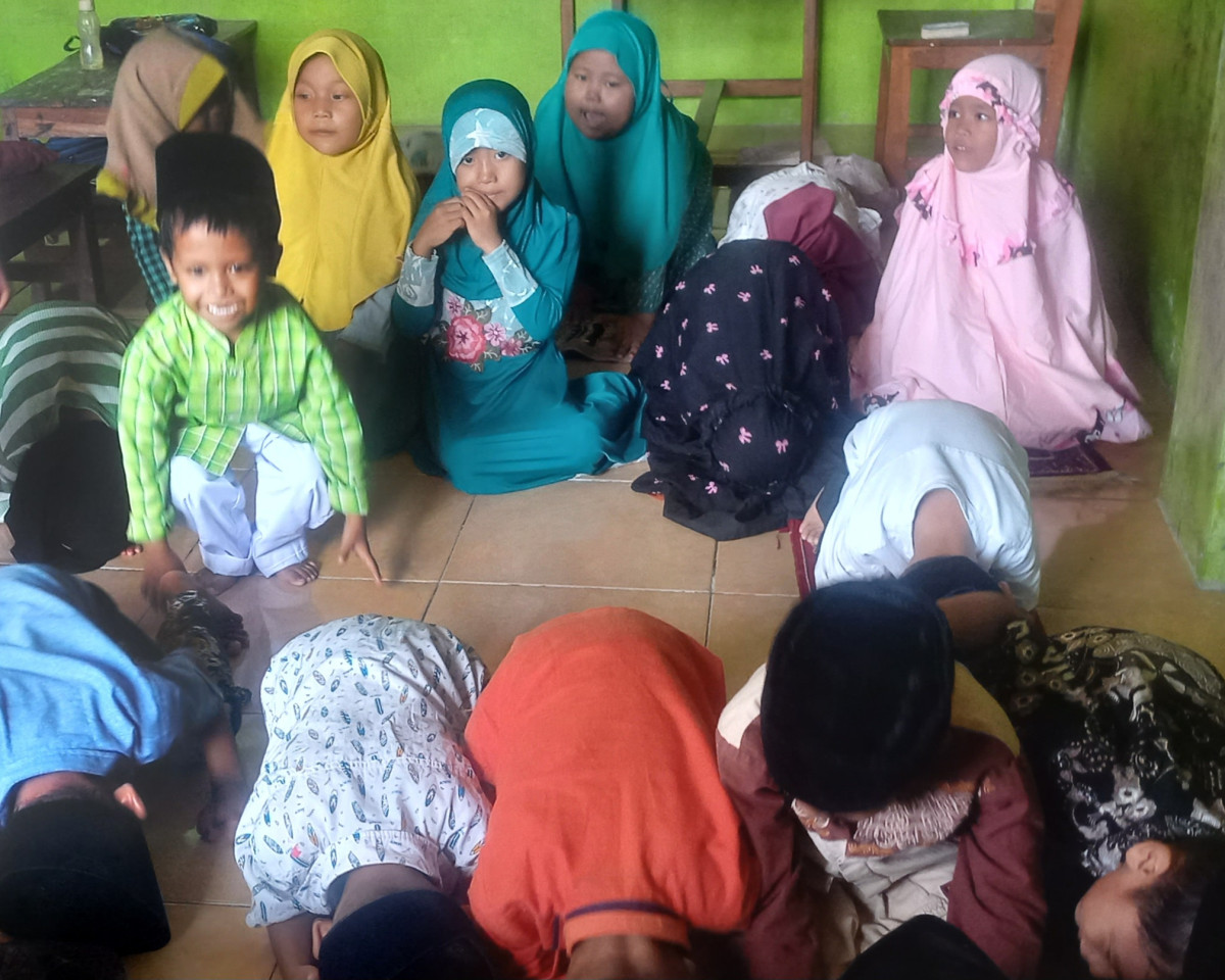 belajar gerakan sholat maktubah