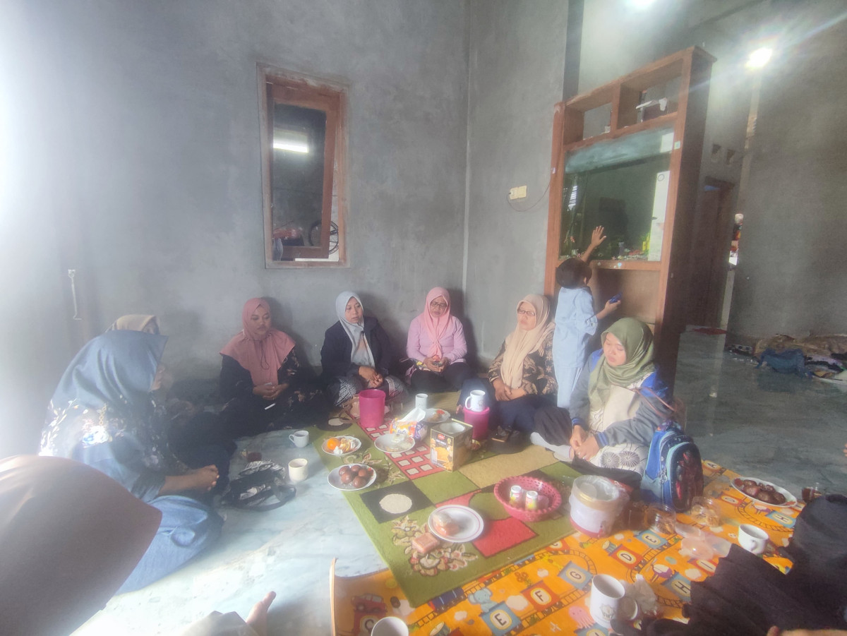 Takziyah ke orang tua  teman  pendidik paud