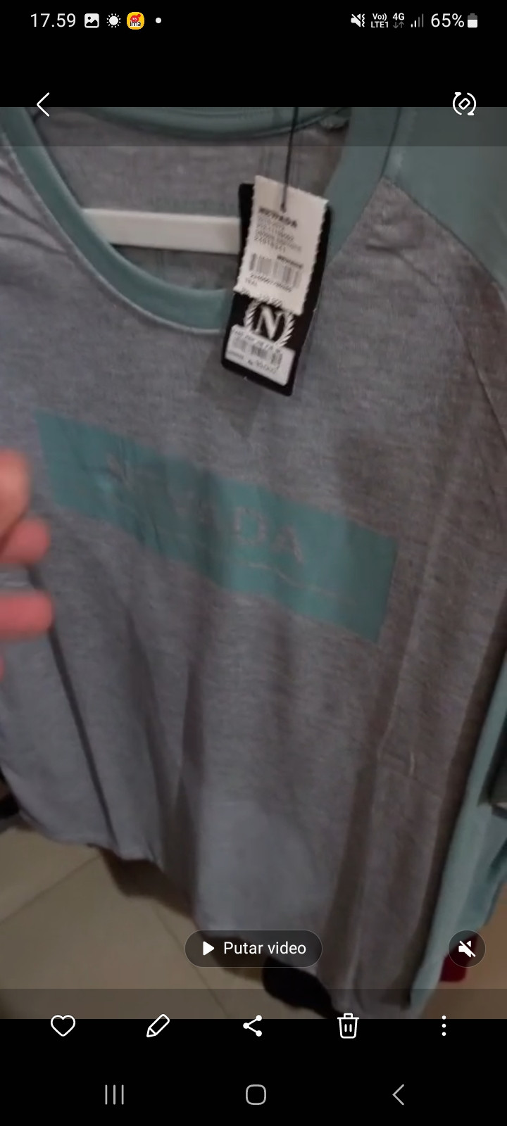 pemasaran pakaian kaos