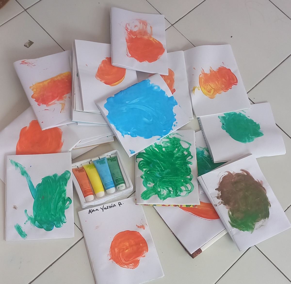 hasil karya finger painting oleh  anak paud