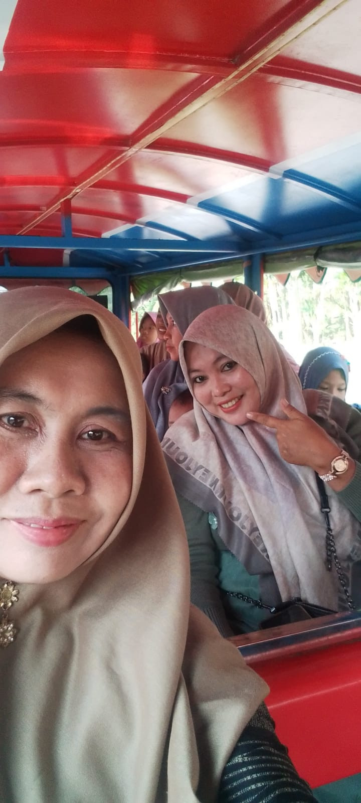 Iring2 pengantin naik odong2