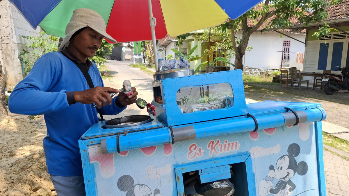 jualan es krim keliling