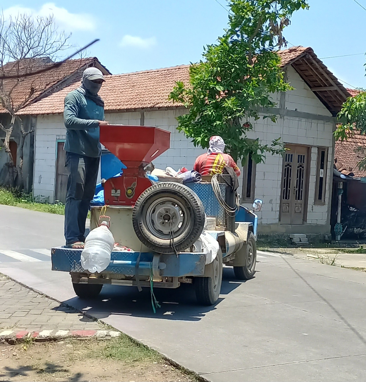 selep giling padi keliling desa jetak