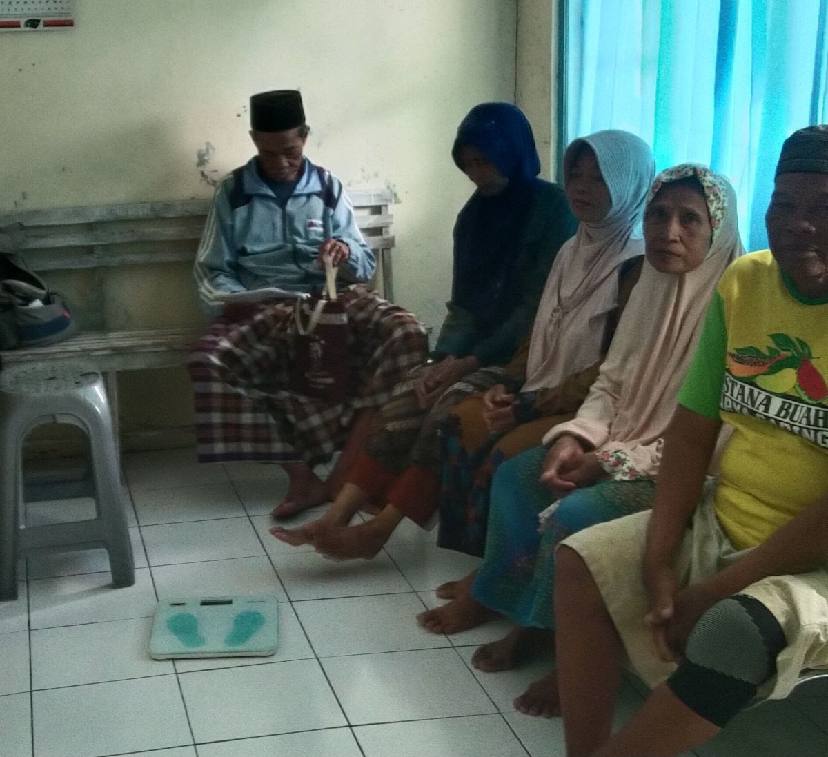Antrian cek kesehatan di pustu jetak