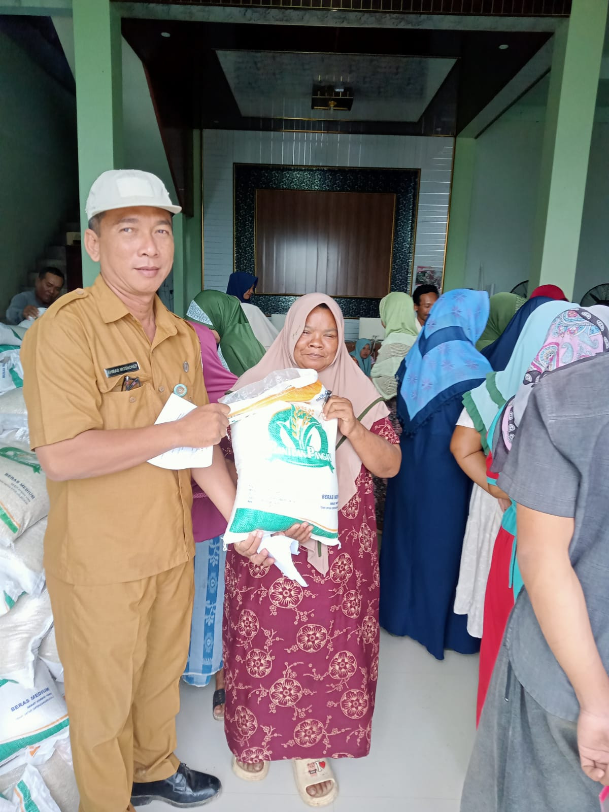 Pembagian Beras