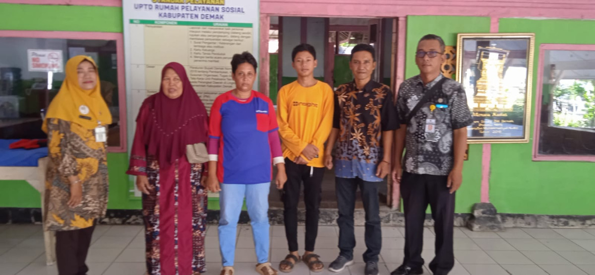 Penyerahan Mbak Tutik (ODGJ) Desa Kedungmutih Ke Dinas Sosial