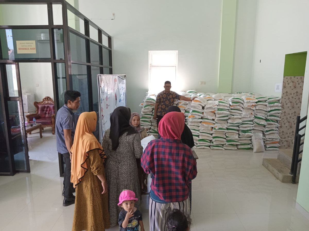 PEMBAGIAN BANTUAN PANGAN NASIONAL DESA KEDUNGMUTIH