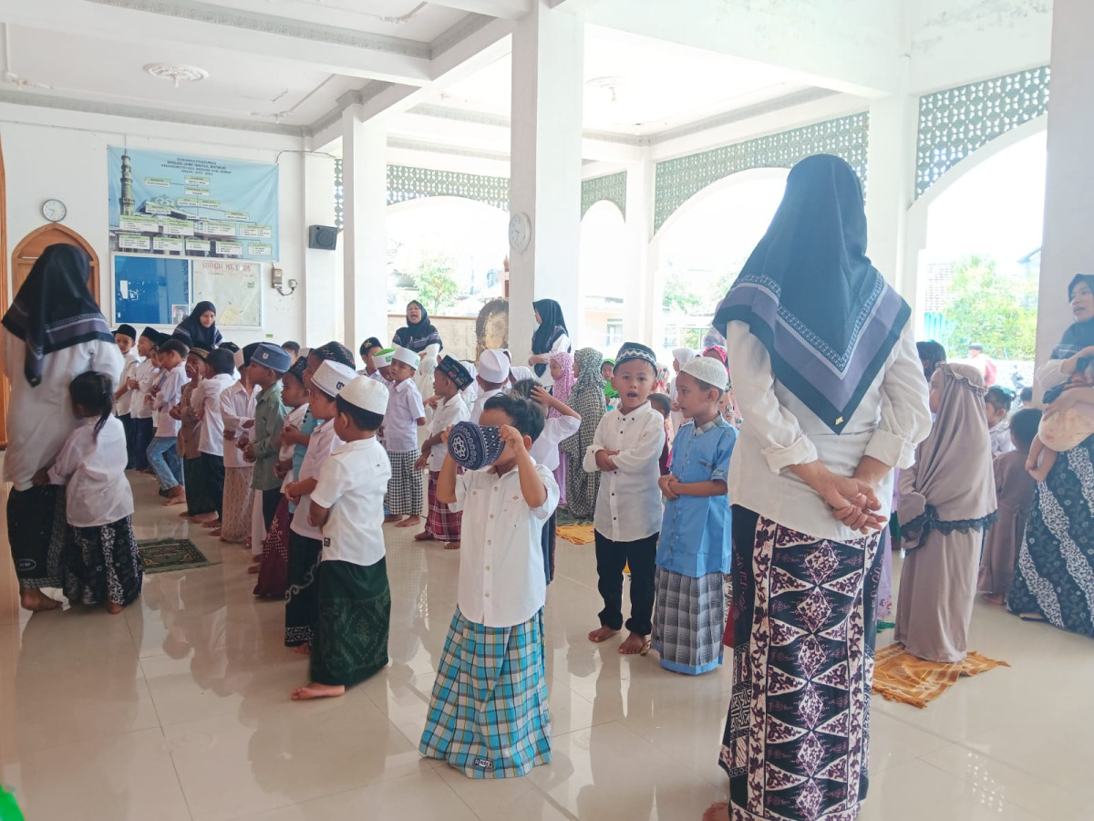 Melatih SHolat Dhuha Untuk Mempersiapkan generasi Peserta didik yang taat pada Allah SWT
