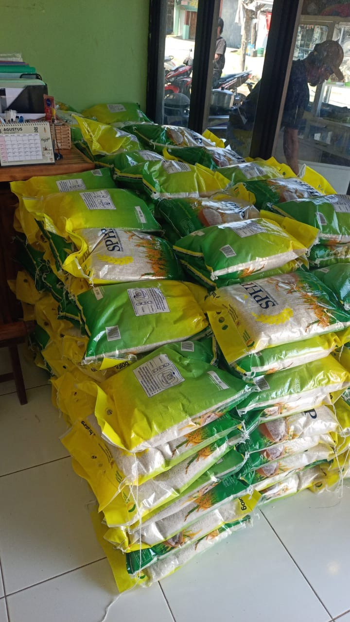 PENDISTRIBUSIAN PENJUALAN BERAS BULOG DI BUMDES SATRIA KALIJAGA DESA KEDUNGMUTIH 2025