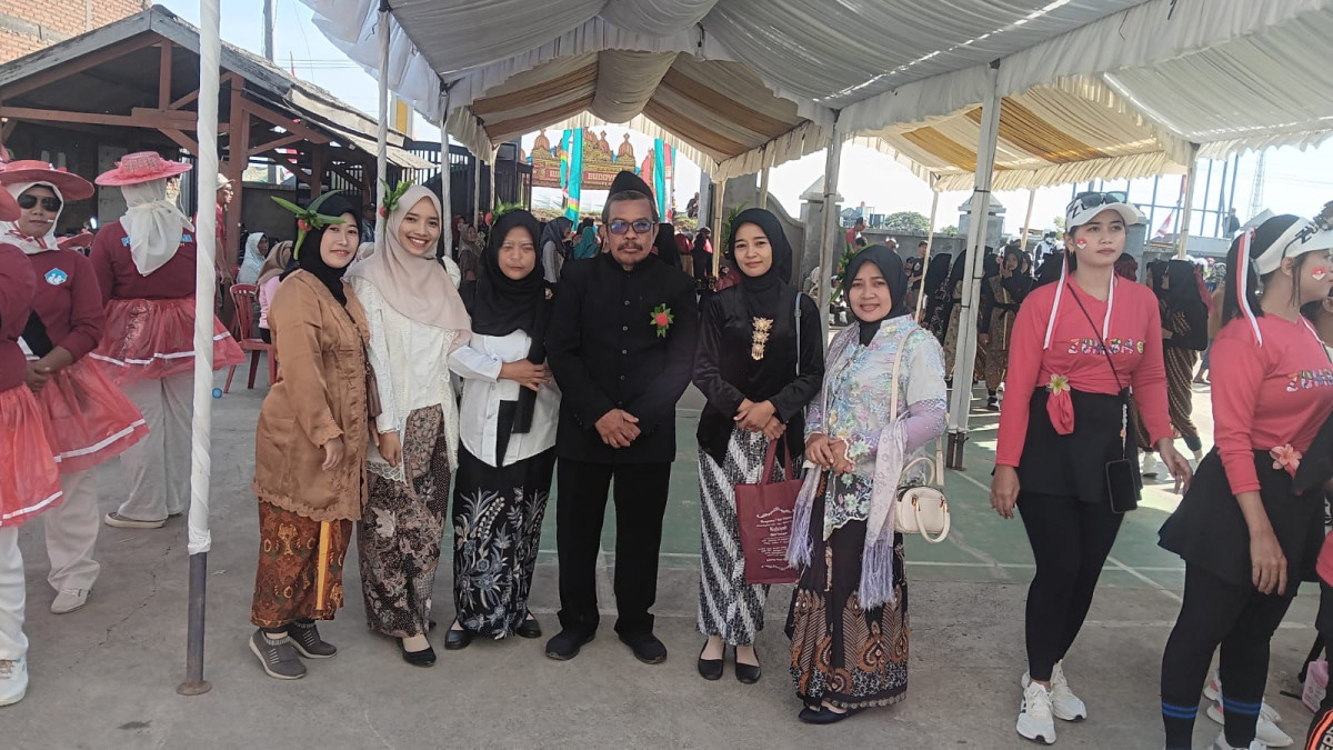 Kader TPK ikut meramaikan karnaval Desa Kedungmutih 2025