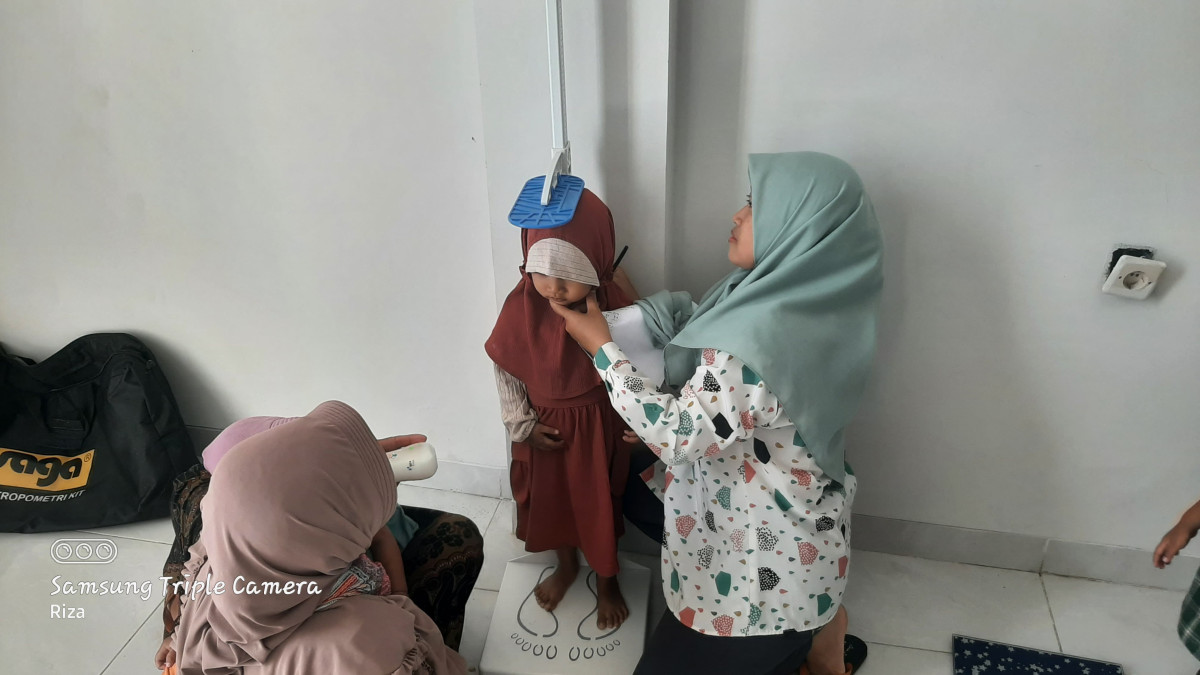 PENIMBANGAN DAN PEMBERIAN PMT BULAN JULI DESA KEDUNGMUTIH 2025