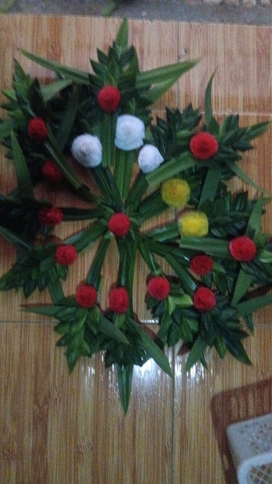 Kerajinan pandan persiapan karnaval