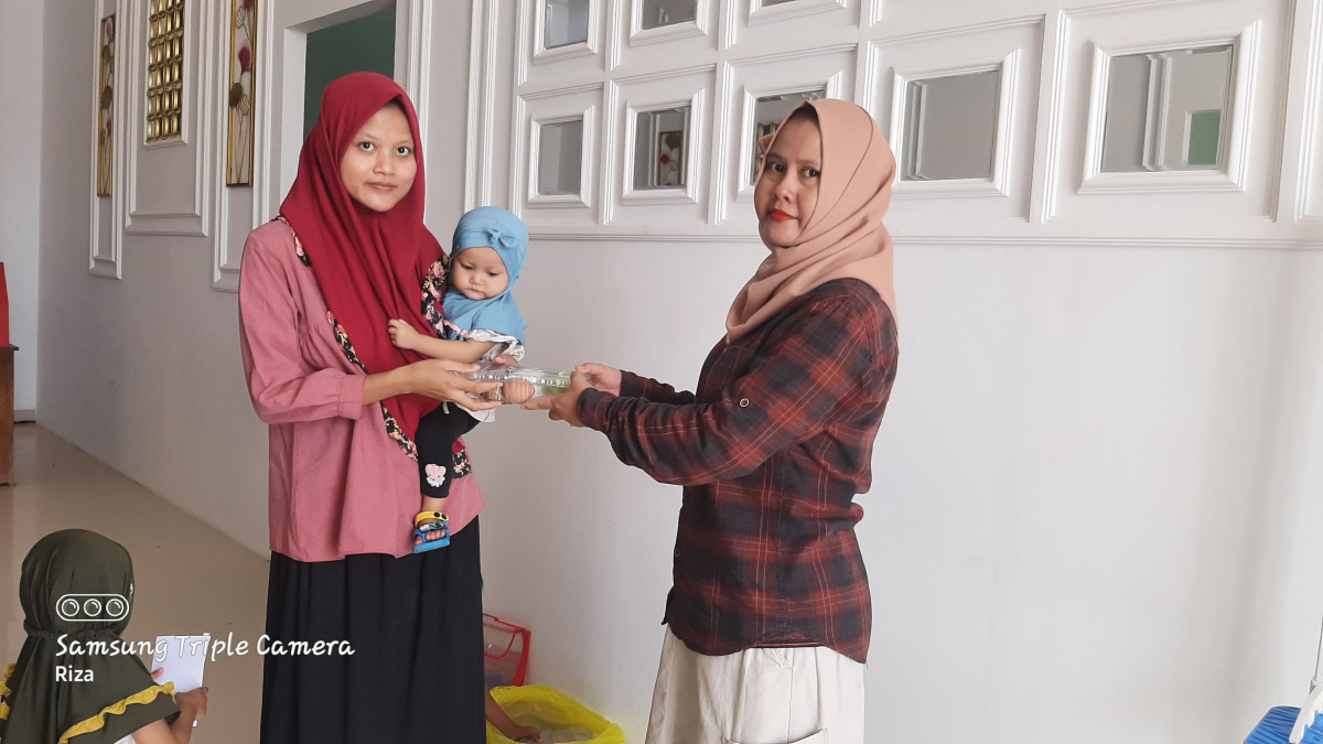 PEMBERIAN PMT STUNTING DESA KEDUNGMUTIH