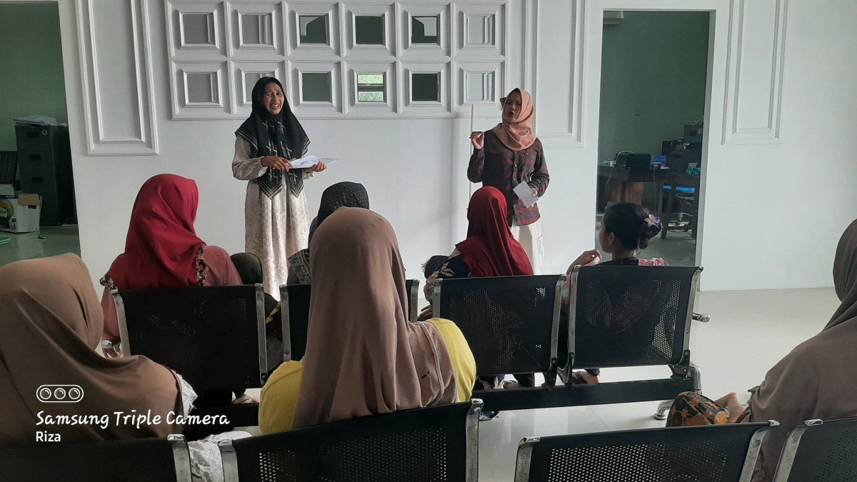 PEMBERIAN EDUKASI IBU BALITA OLEH KPM