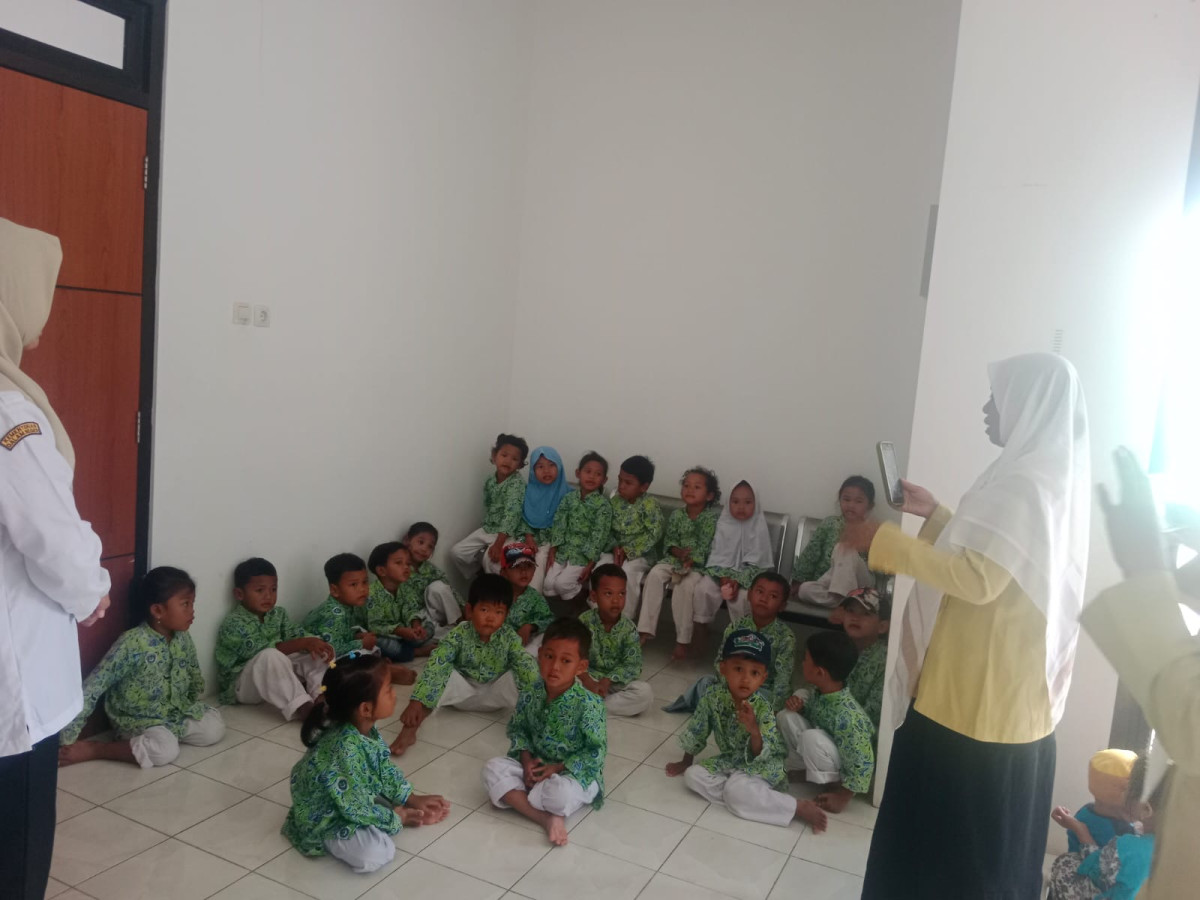 EDUKASI KESEHATAN ANAK-ANAK RA RIBHUL ULUM DI PUSKESMAS PEMBANTU DESA KEDUNGMUTIH