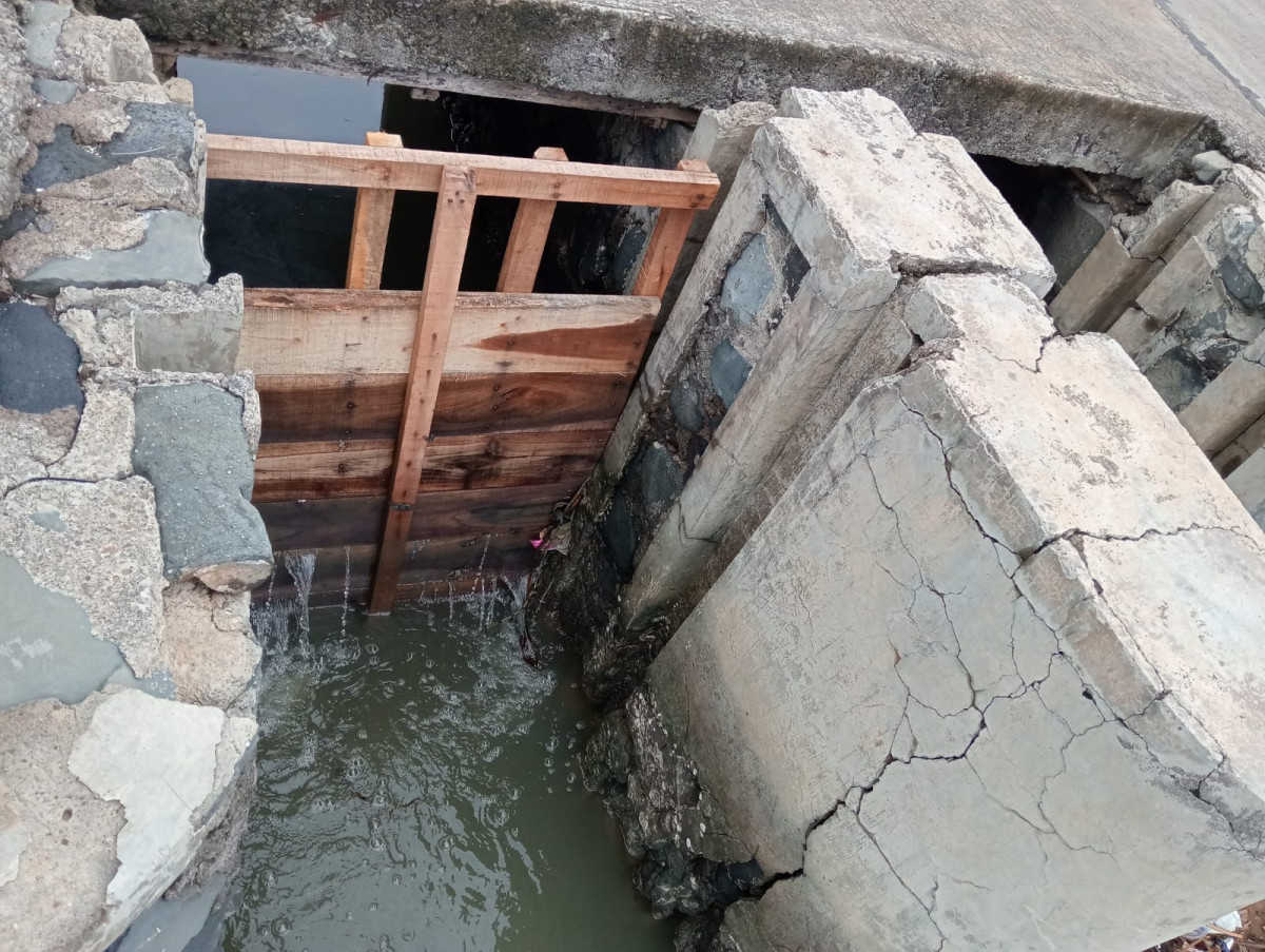 PEMASANGAN PINTU AIR SWD DESA KEDUNGMUTIH
