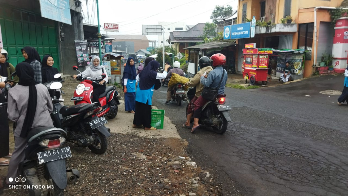 Berbagi Takjil kampung KB Pandansari