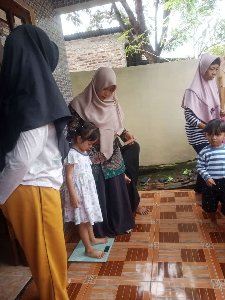 KEGIATAN  RUTIN POSYANDU BALITA DI POSYANDU AL HIKMAH 1 DESA PENGGARUTAN